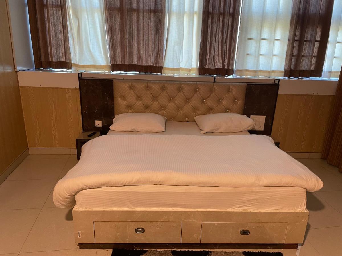 Jai Maa Bhagwati Hotel Pithorāgarh Kültér fotó